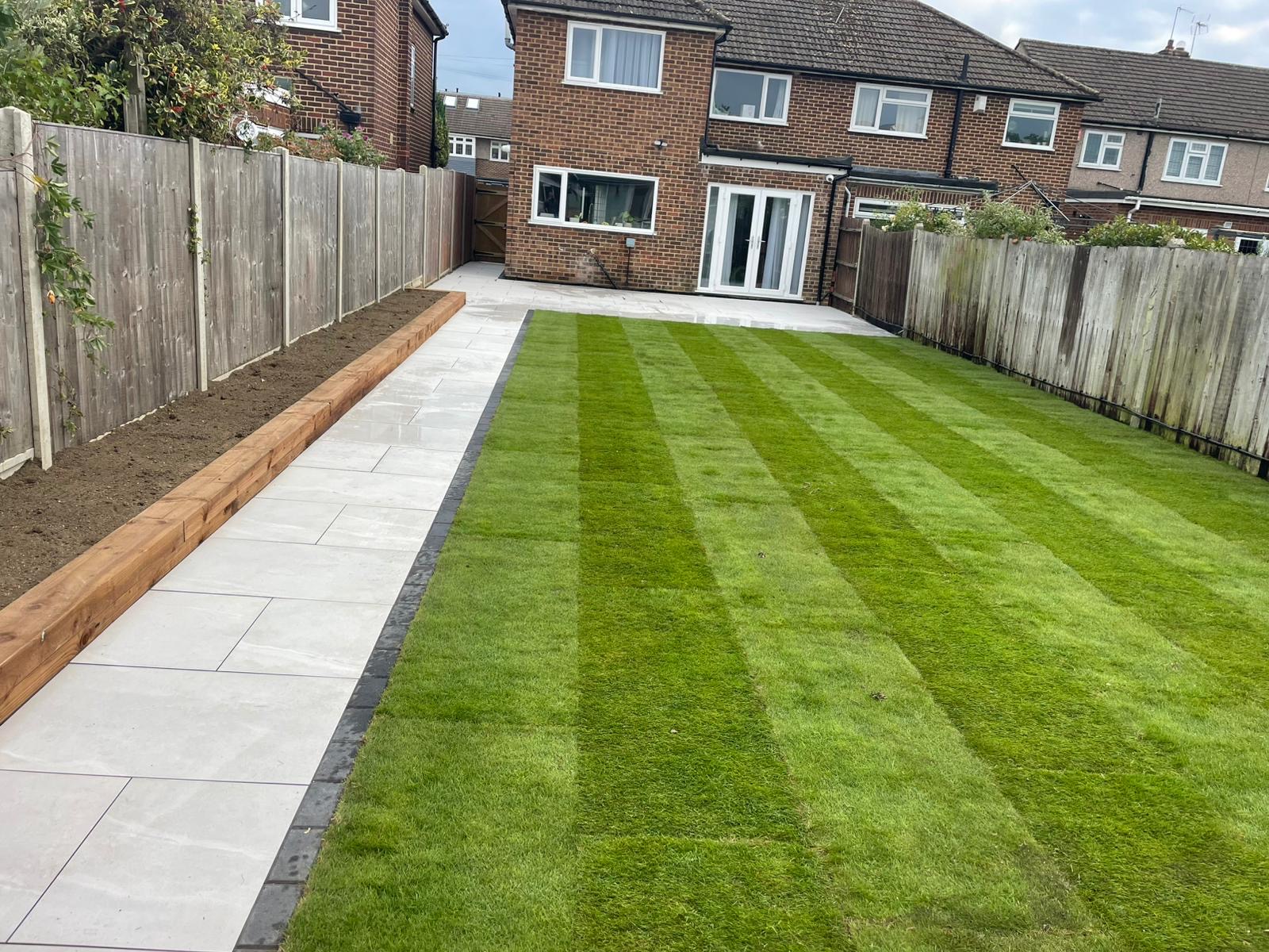 Lawn with paving strip & sleeper border